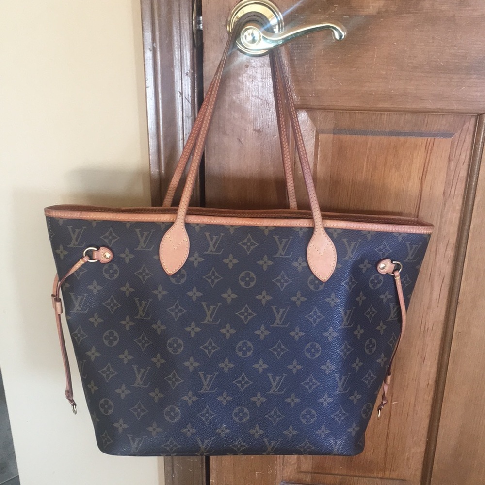Louis Vuitton LV never full monogram